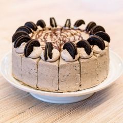 More Food Chocolate Cookies &amp; Cream Cake 